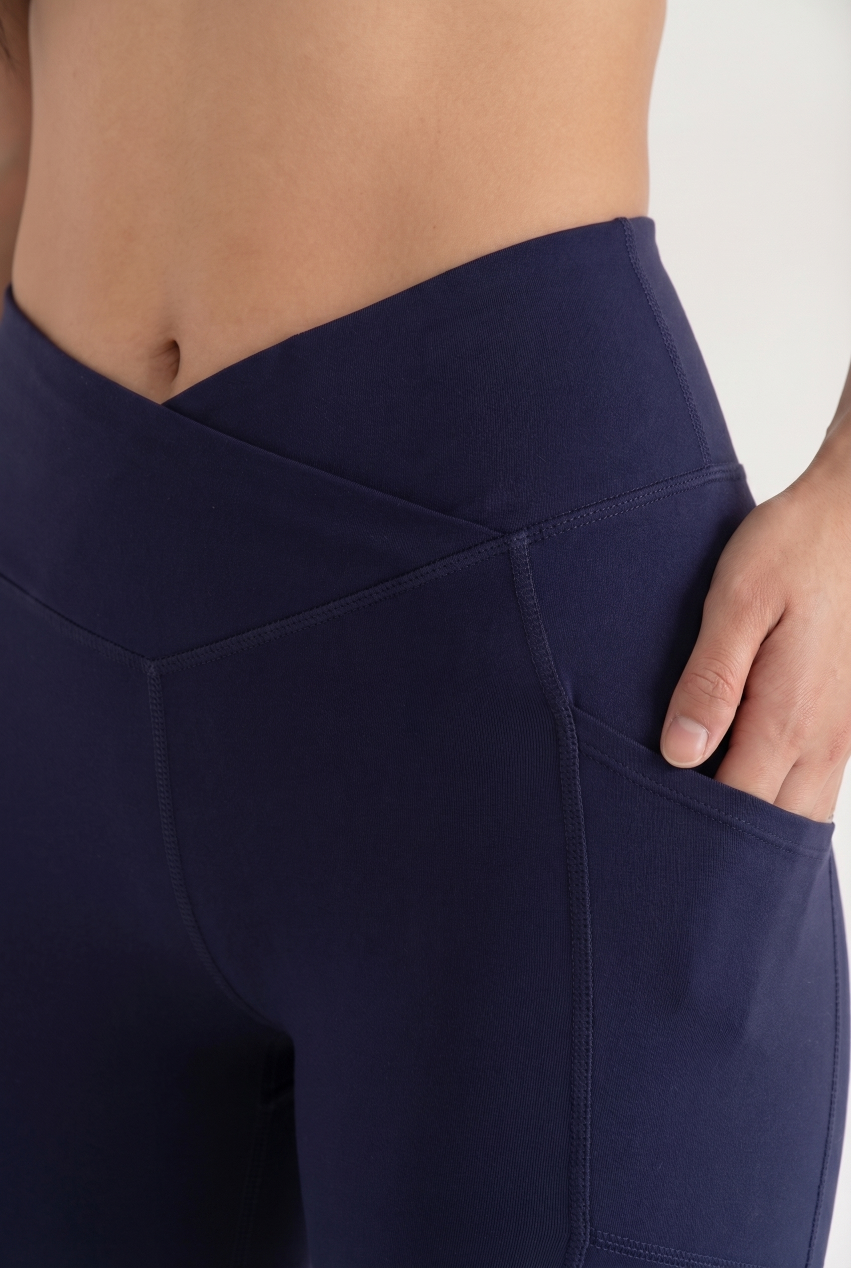 SoftTouch Pocket V-Waist Flare Legging