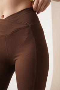 SoftTouch Pocket V-Waist Flare Legging