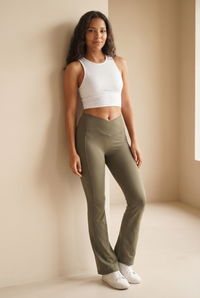 SoftTouch Pocket V-Waist Flare Legging