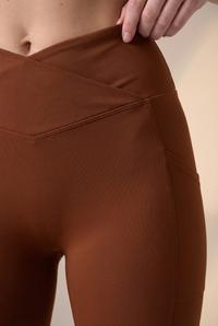 SoftTouch Pocket V-Waist Flare Legging