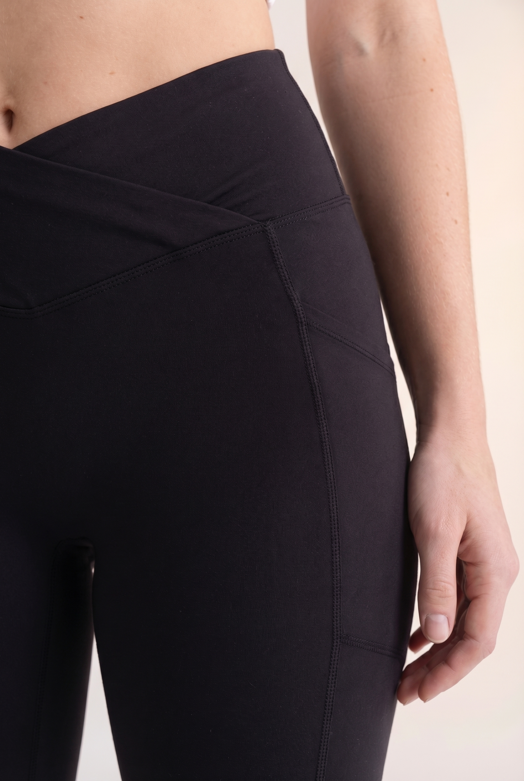 SoftTouch Pocket V-Waist Flare Legging