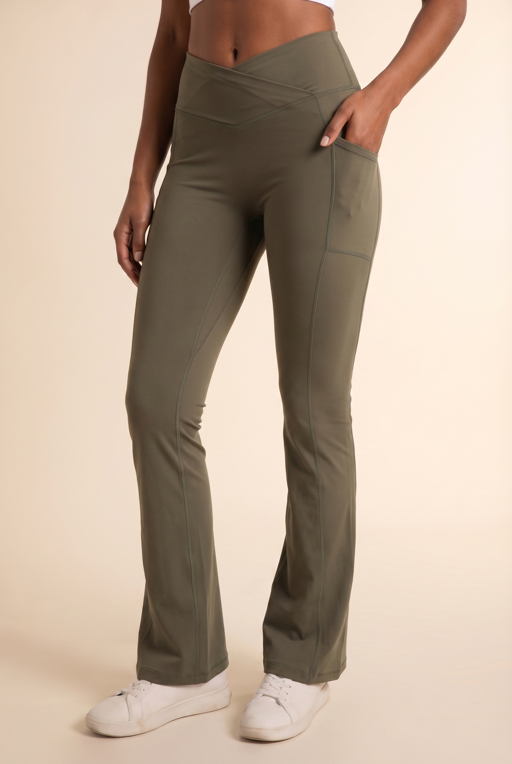 SoftTouch Pocket V-Waist Flare Legging