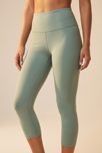Contour High-Waist Capri Legging