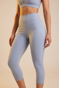 Contour High-Waist Capri Legging